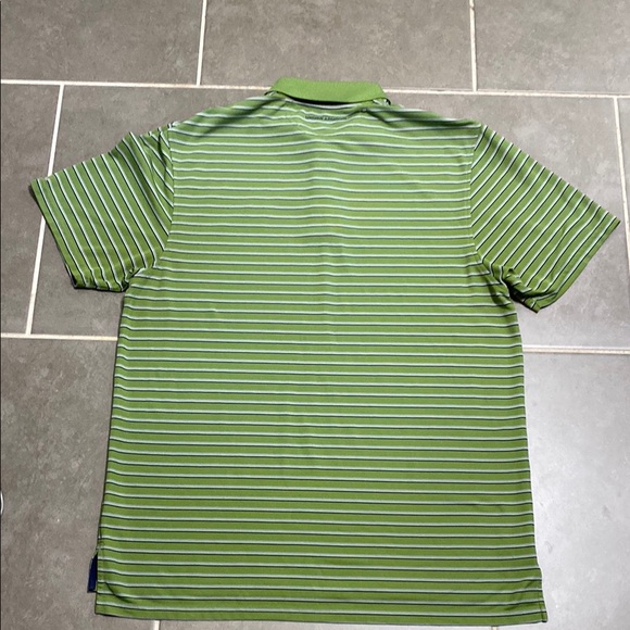Under Armour HeatGear loose fit Polo. Size Large - Picture 6 of 6